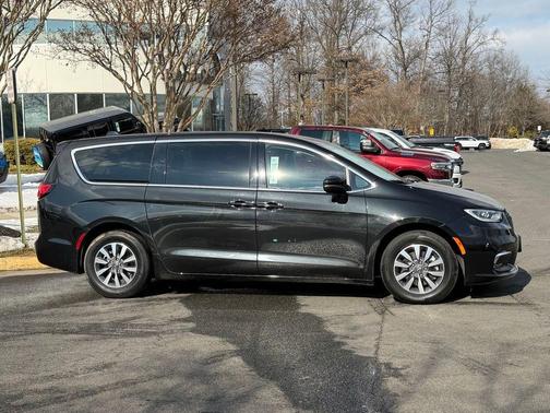 2023 Chrysler Pacifica Hybrid Touring L