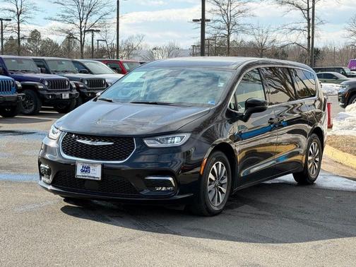 2023 Chrysler Pacifica Hybrid Touring L