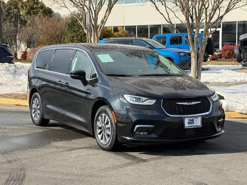 2023 Chrysler Pacifica Hybrid Touring L