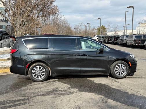 2023 Chrysler Pacifica Hybrid Touring L