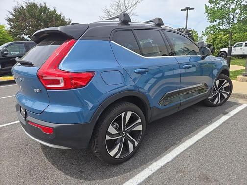 2024 Volvo XC40 B5 Ultimate Bright Theme