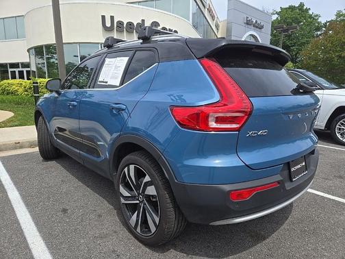 2024 Volvo XC40 B5 Ultimate Bright Theme