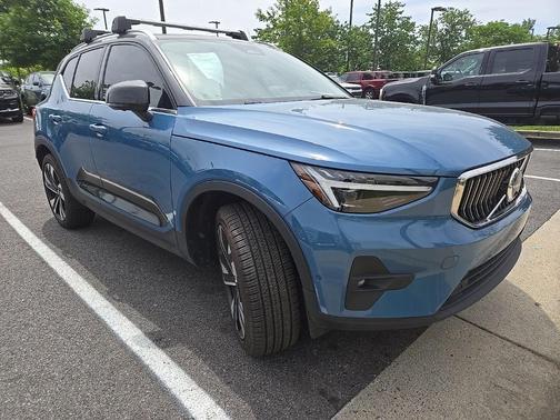 2024 Volvo XC40 B5 Ultimate Bright Theme