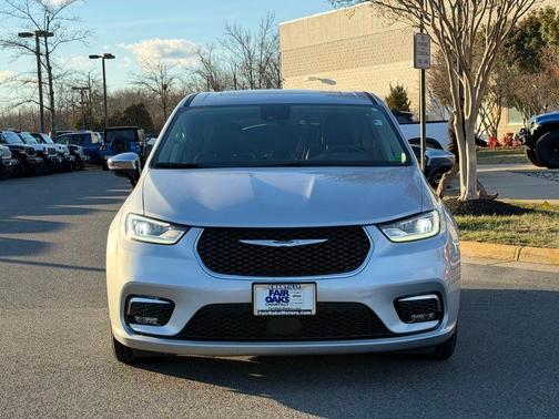2023 Chrysler Pacifica Hybrid Limited