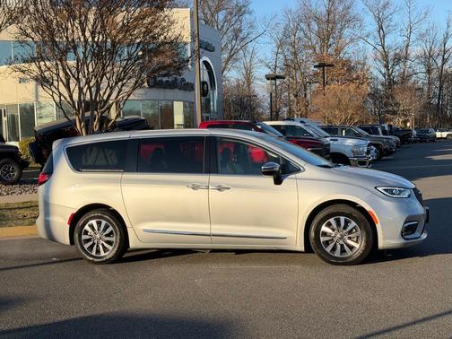 2023 Chrysler Pacifica Hybrid Limited