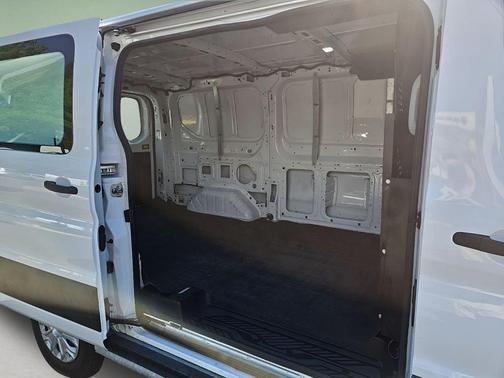 2022 Ford Transit-250 Base
