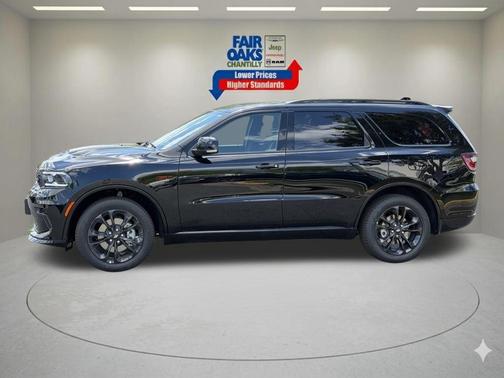 DB Black Crystal Clearcoat 2026 Dodge Durango GT