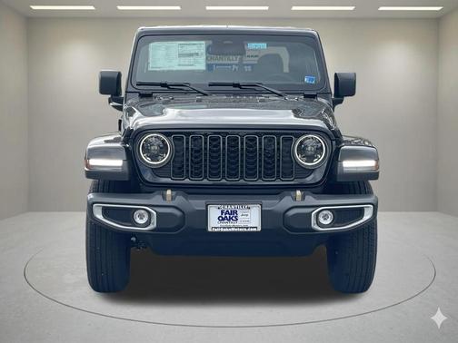 Black Clearcoat 2026 Jeep Gladiator 85th Anniversary Edition
