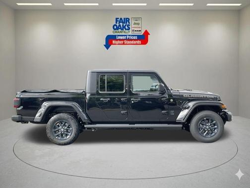 Black Clearcoat 2026 Jeep Gladiator 85th Anniversary Edition