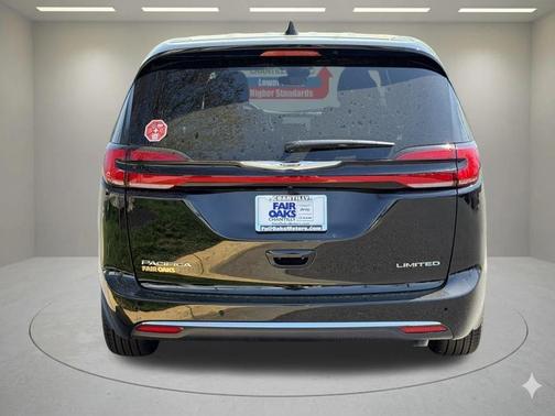 Diamond Black 2026 Chrysler Pacifica Limited