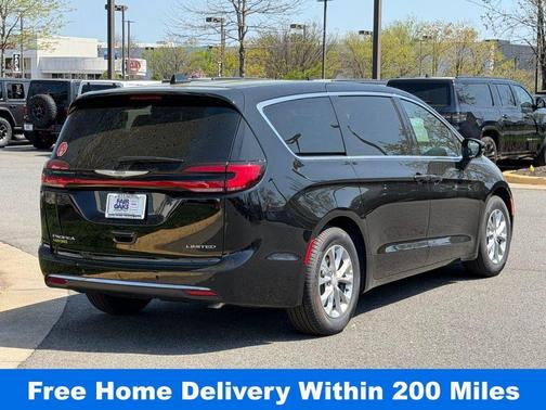 Diamond Black 2026 Chrysler Pacifica Limited