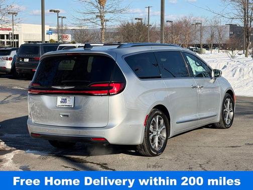 Silver Mist Clearcoat 2024 Chrysler Pacifica Pinnacle