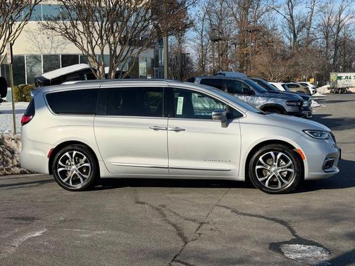 2024 Chrysler Pacifica Pinnacle