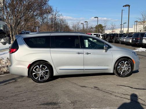 2024 Chrysler Pacifica Pinnacle