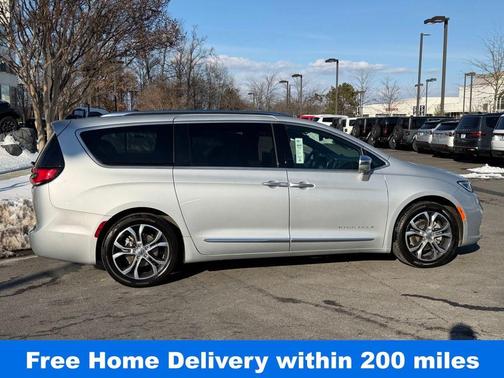 Silver Mist Clearcoat 2024 Chrysler Pacifica Pinnacle