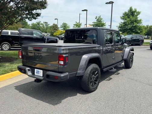 2022 Jeep Gladiator Sport
