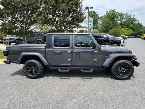 2022 Jeep Gladiator Sport