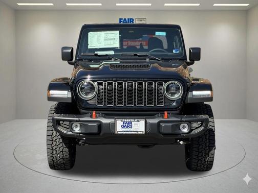Black Clearcoat 2026 Jeep Gladiator Mojave