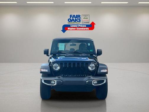 2023 Jeep Gladiator Sport