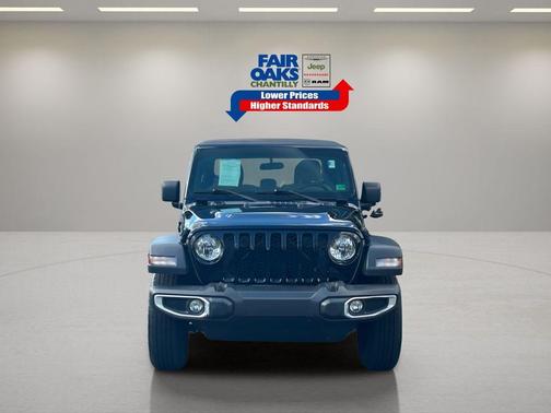2023 Jeep Gladiator Sport