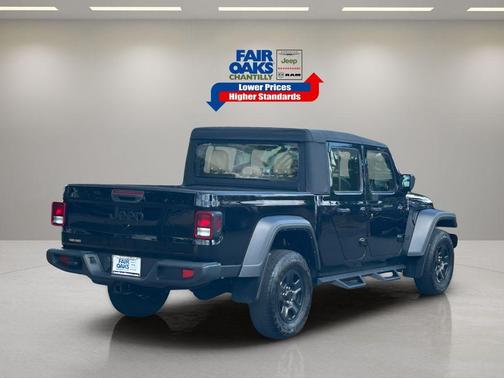 2023 Jeep Gladiator Sport