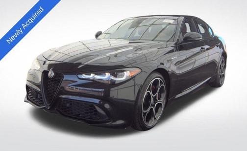 Vulcano Black Metallic 2025 Alfa Romeo Giulia