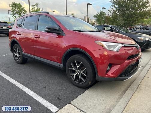 Photo 1 of 2 of 2016 Toyota RAV4 SE
