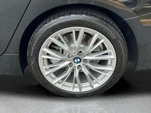 2024 BMW 330 i xDrive