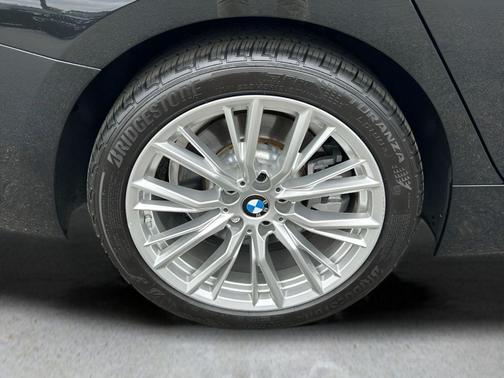 2024 BMW 330 i xDrive