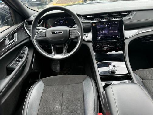 2022 Jeep Grand Cherokee L Laredo