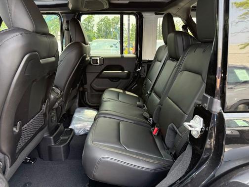 2025 Jeep Wrangler Rubicon 392