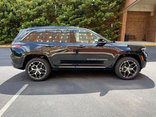 2025 Jeep Grand Cherokee Summit