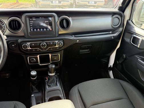 2023 Jeep Gladiator Sport