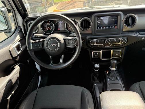 2023 Jeep Gladiator Sport