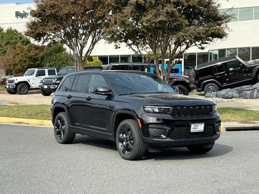 2025 Jeep Grand Cherokee Laredo