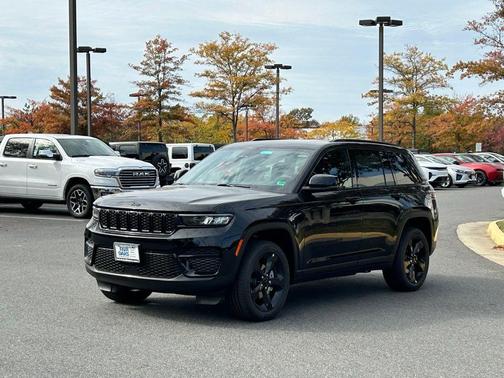 2025 Jeep Grand Cherokee Laredo