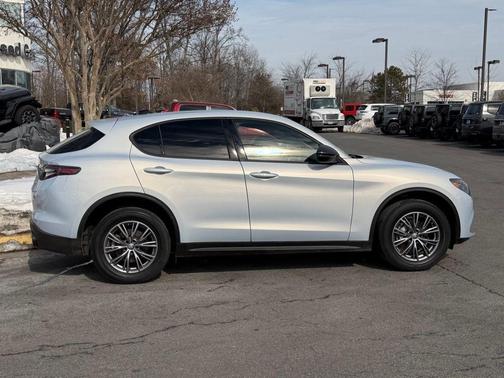 2024 Alfa Romeo Stelvio Base