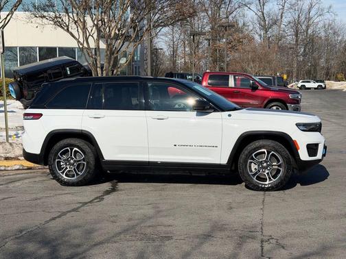 2023 Jeep Grand Cherokee 4xe Trailhawk