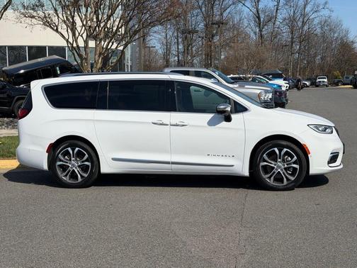 2025 Chrysler Pacifica Pinnacle