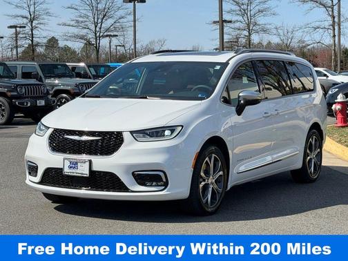 Bright White Clearcoat 2025 Chrysler Pacifica Pinnacle