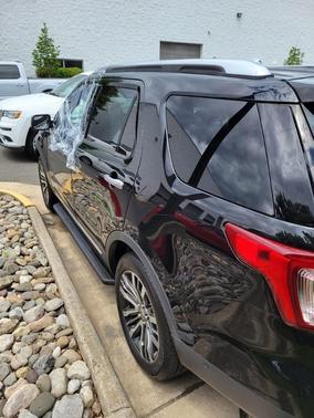 Photo 5 of 10 of 2017 Ford Explorer Platinum