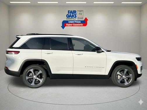 Bright White Clearcoat 2025 Jeep Grand Cherokee Limited