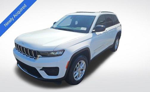 Bright White Clearcoat 2024 Jeep Grand Cherokee Laredo X