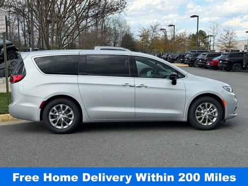 Silver Mist Clearcoat 2026 Chrysler Pacifica Limited