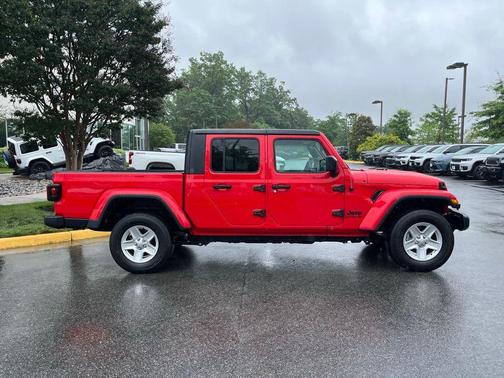 2022 Jeep Gladiator Sport