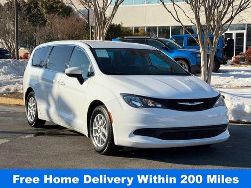 2022 Chrysler Voyager LX