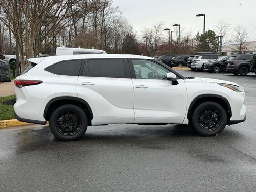 2024 Toyota Highlander LE