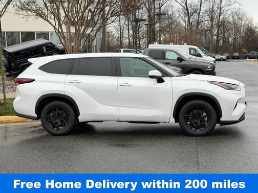 Wind Chill Pearl 2024 Toyota Highlander LE