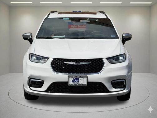 Bright White Clearcoat 2026 Chrysler Pacifica Pinnacle