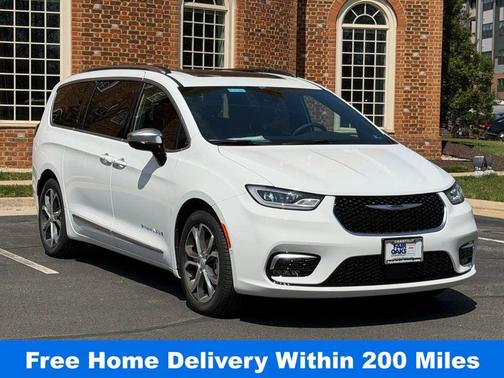 Bright White Clearcoat 2026 Chrysler Pacifica Pinnacle